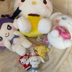 サンリオ　ちいかわ　ぬいぐるみ　キャラクターグッズ　18点セット　まとめ売り　クッション　バニティポーチ　　ショルダーバック　バック　ルームウェア　サンダル　タグ付きも多数　モモンガ　ハチワレ　の画像