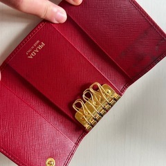 プラダ  キーケースの画像