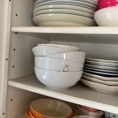 お譲り決定しました。食器棚の画像