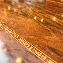 猫脚 サイドテーブル アンティーク調 コンソール テーブル　クラシック インレイ 象嵌 猫足 テーブル マホガニー調 小引き出し フレンチロココ ヨーロピアン クラシカル エレガント ナイトテーブル コンソールテーブル 木製 accent table classic drawer table vintage french style side table wooden carved legの画像