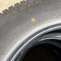175/80R16 スタッドレスタイヤ 
ジムニー 中古タイヤの画像