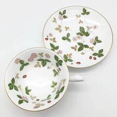 ss7853　 ウェッジウッド カップ＆ソーサー 2客セット ワイルドストロベリー WEDGWOOD ティーカップ WILD STRAWBERRY 白地 洋食器 花 苺 イチゴ 紅茶 陶磁器 ティーカップ 中古の画像