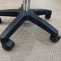 キャスター付きスツールの画像