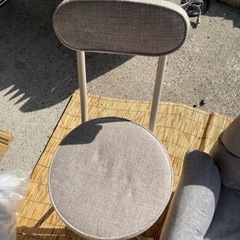 2人用カウチンソファと椅子のセットの画像