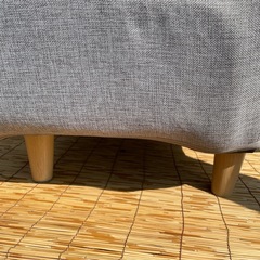 2人用カウチンソファと椅子のセットの画像