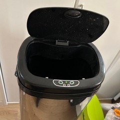 自動開閉ゴミ箱50リッターの画像