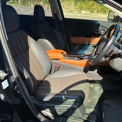 人気のコンパクトSUV！ヴェゼルハイブリッド！車検2年付♪支払方法相談可☆★の画像