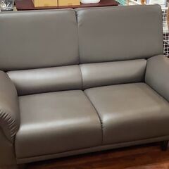 二人掛けソファー　合皮ハイバック　4つ脚　腰クッション付き　ココア色　中古　美品の画像