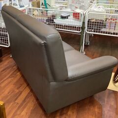 二人掛けソファー　合皮ハイバック　4つ脚　腰クッション付き　ココア色　中古　美品の画像