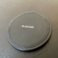 置くだけで充電できる！ワイヤレス充電器の画像