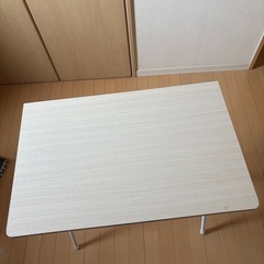 パソコンデスクの画像