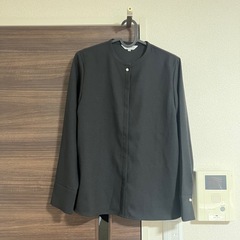 頼れるマルチなカ　セット服シリーズ AL235123-A バンドカラーブラウスの画像