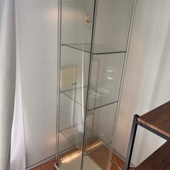 ガラス製LED付コレクションラック【IKEA】の画像