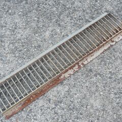 無料配達します🚚車庫前の溝に！💖乗用車用💖U型💖グレーチング💖鋼板製💖11ｋｇ💖の画像