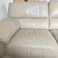 ニトリ本革ソファー2人掛けベージュの画像