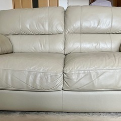 ニトリ本革ソファー2人掛けベージュの画像