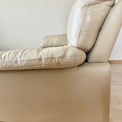 ニトリ本革ソファー2人掛けベージュの画像