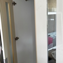 鏡付きワードローブの画像