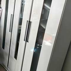 鏡付きワードローブの画像