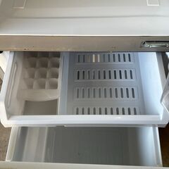 AQUA アクア2020年製 ノンフロン冷凍冷蔵庫126Lブラッシュシルバー AQR-13J-S お近くなら無料配達いたしますの画像