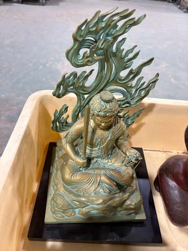 不動明王座像、塗板付