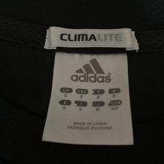 adidas半袖シャツの画像