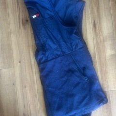 トミーヒルフィガー　ベスト　冬の画像