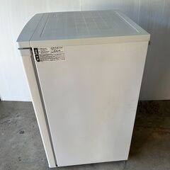 2020年製　冷凍庫ストッカー　 ホワイト ストライプ ACF-110E 　1ドア ／右開きタイプ ／100L　動作OKの画像