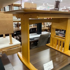 ダイニングてーテーブルの画像