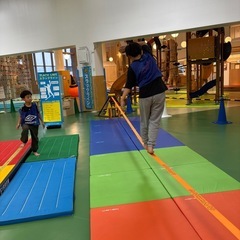 11/7実施　親子でスラックライン教室（であえーる岩見沢・あそびの広場）の画像
