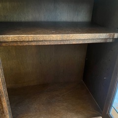 三越ブルージュ　三越家具　飾り棚　シェルフ　ガラス扉のエッチングが美しい　しっかりしたアンティークの画像