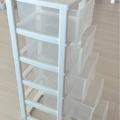 五段ホワイト洋服収納の画像