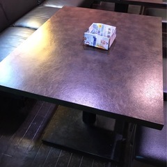 テーブル お話中の画像