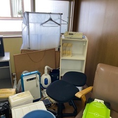 机、いす、シュレッダー等の画像