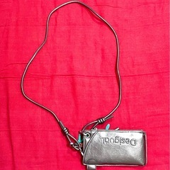 Desigual 携帯ホルダーの画像