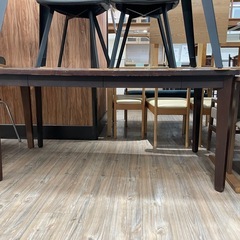 ダイニングテーブルの画像