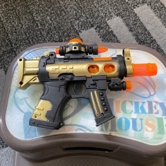 おもちゃの銃の画像