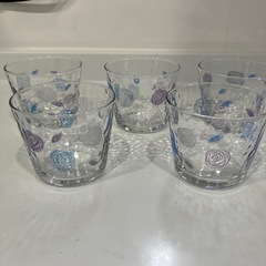 【11月末処分予定】ガラス製コップ　プラスチックボール　などの画像