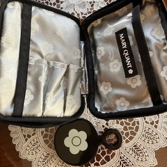 マリークワント　化粧ポーチの画像