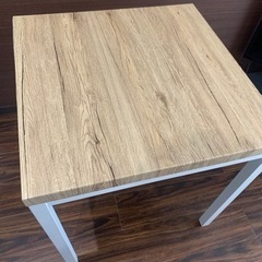 テーブル＋椅子2脚の画像