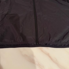 UNIQLO ポケッタブル カットパーカ　M の画像