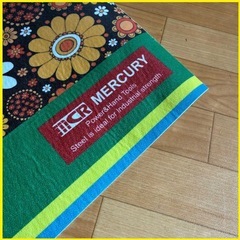 『Mercury』キッチンマット(50cm x 150cm) レトロモダン柄が特徴です。の画像