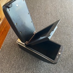 アームレストコンソールボックス（汎用品）の画像
