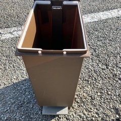 ゴミ箱の画像