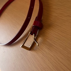 赤いベルトの画像