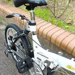 中古自転車 Jeep ミニサイクル 折り畳み 自転車 6段変速 20インチ ホワイト 通勤 通学 近所のお出掛けなどにの画像