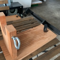 なにかの台の画像