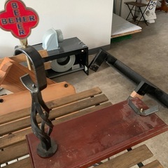 なにかの台の画像