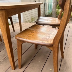 ダイニングテーブルイス4脚セットの画像