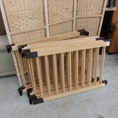 ベビーサークル ジョイント連結式 板8枚 簡単設置 形組み換え可能 連結式 166.5×166.5×55cm 正方形 長方形 形自由 木目 ナチュラル 大きめ 札幌市 西野店の画像